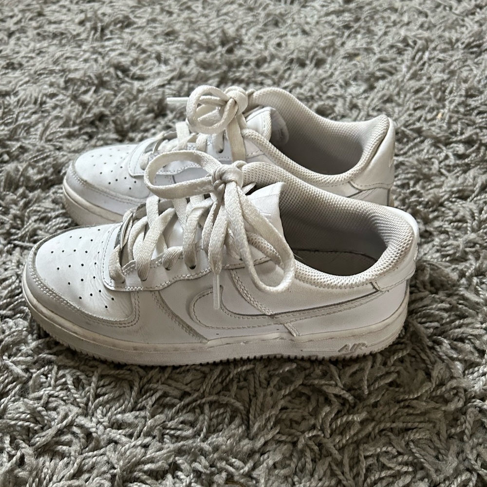 Nike air forces white 4Y